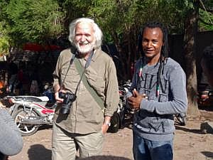 Awassa-See: Fischmarkt - Unser lokaler Guide 'Fish' und ich (© Jutta Heining) DSC03632