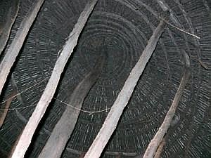 Auf dem Weg nach Konso: Besuch eines Sidama-Hauses - Dachkonstruktion P1080043