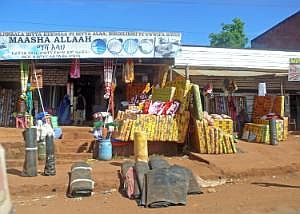 Auf dem Weg nach Konso: Straßenbilder, aus dem fahrenden Auto fotografiert - Straßenszene P1080121