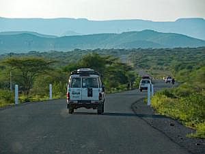 Auf dem Weg nach Konso: Die Straße und die Stromleitungen wurden von den Chinesen gebaut P1080165
