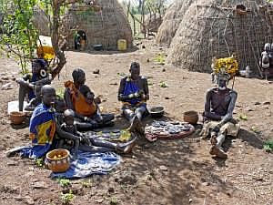 Mursi-Frauen P1080347