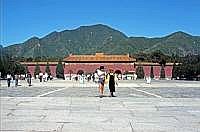 Ming-Grber: Eingang