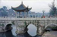Guiyang liegt in der Mitte der Provinz Guizhou, stlich des Yungui-Plateaus, am Nordufer des Nanming-Flusses auf 1070m Hhe