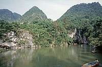 Karstberge in der Provinz Guizhou: Eingang zu den Longgong-Hhlen (Drachenpalast)
