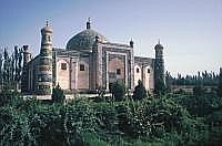 Kashgar: Apak Khoja Mausoleum, erbaut im 17. Jahrhundert. Apak Khoja war im 17. Jahrhundert ein wichtiger religiser und politischer Fhrer in Xinjiang. Das Mausoleum gilt als eines der wichtigsten muslimischen Heiligtmer.