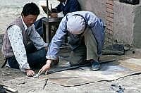Am Kumbum-Kloster: Handwerker