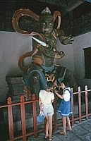 Tempel des Liegenden Buddha: Wchterfigur