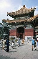 Peking: Der Yonghegong-Tempel ist einer der grten lamaistischen Tempel auerhalb Tibets und gilt als die am besten restaurierte Tempelanlage Pekings.