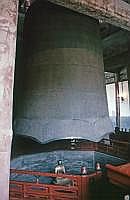 Tempel der Groen Glocke: Die groe Glocke wurde 1406 im Auftrag des Yongle-Kaisers gegossen und trgt auen buddhistische Inschriften mit insgesamt 227.000 Zeichen.