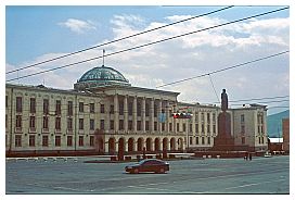 Gori: Rathaus mit Stalin-Denkmal