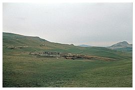 Steppenlandschaft auf der Fahrt zum Kloster Dawit Garedscha