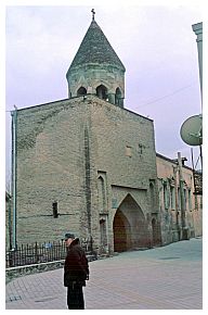 Glockenturm der Antschißchati-Basilika