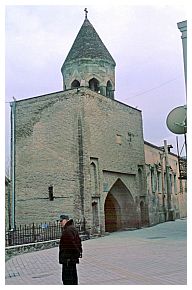 Glockenturm der Antschichati-Basilika