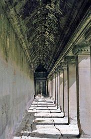 Angkor Wat: Galerie in der Nhe des Haupteingangs