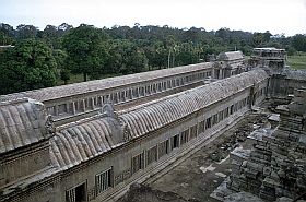 Angkor Wat: Blick von oben auf die Galerien