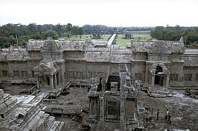 Angkor Wat: Blick vom Zentralheiligtum auf die Prozessionsstrae