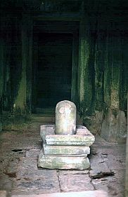 Angkor Thom: Bayon-Tempel - Lingam mit Yoni