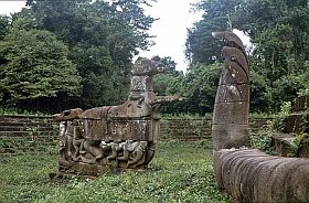 Angkor: Tempel Neak Pean - Nagas