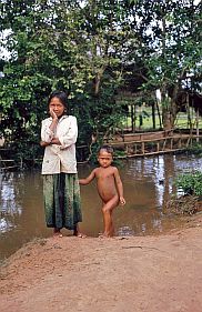 Umgebung von Siem Reap: Mdchen und Junge