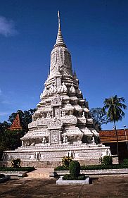 Phnom Penh: Stupa auf dem Gelnde der Silberpagode