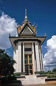 Choeung Ek - Stupa mit Schädeln der 'Killing Fields'
