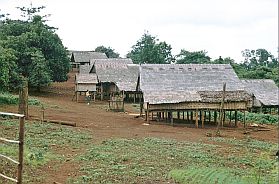 Umgebung von Bong Long: Minderheitendorf