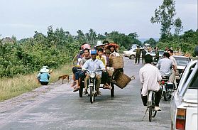 Flchtlinge bei Phumi Chituk