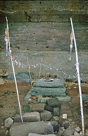 Angkor Borei: Phnom Da - Altar