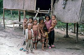 Dorf am Fu des Phnom Da - Kinder