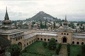Srinagar: Innenhof der Freitagsmoschee