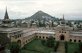 Srinagar: Innenhof der Freitagsmoschee