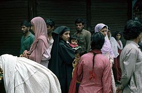 Srinagar: Frauen auf dem Basar