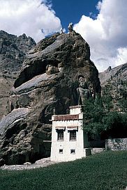 Buddha-Relief am Felsen