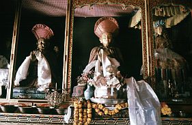 Figuren im Tempel des Klosters Lamayuru