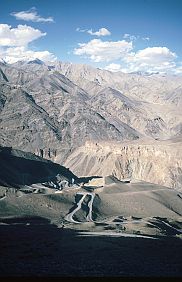 Serpentinen von Lamayuru ins Industal