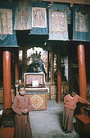 Phiyang: Zwei Novizen im Tempel