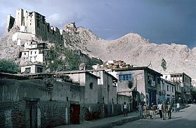 Leh: Strae und alte Knigsburg