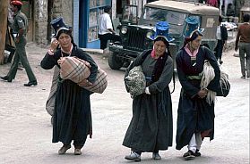 Leh: Drei Frauen in traditioneller Kleidung