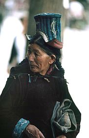 Leh: Alte Frau in traditioneller Kleidung