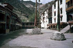 Kloster Hemis: Eingangsbereich und Klosterhof