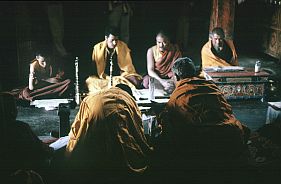 Hemis: Mönche in der Versammlungshalle