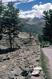 Kloster Hemis: Aufstieg zum Kloster