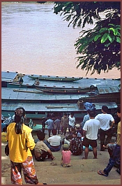 Luang Prabang: Bootsanleger am Mekong