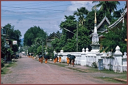 Luang Prabang: Spaziergang der Mnche