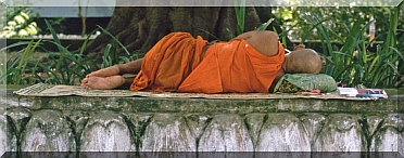 Ruhender Mönch in Luang Prabang