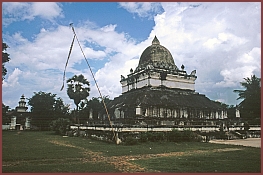 Luang Prabang: That Patu (That Mak Mo)