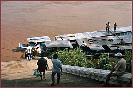 Luang Prabang: Bootsanleger am Mekong