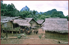 Nam Ou aufwrts: Akha-Dorf