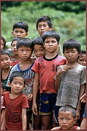Nam Ou: Dorf Hat Bang - Kinder