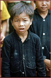 Nam Ou: Dorf Hat Bang - Kinder